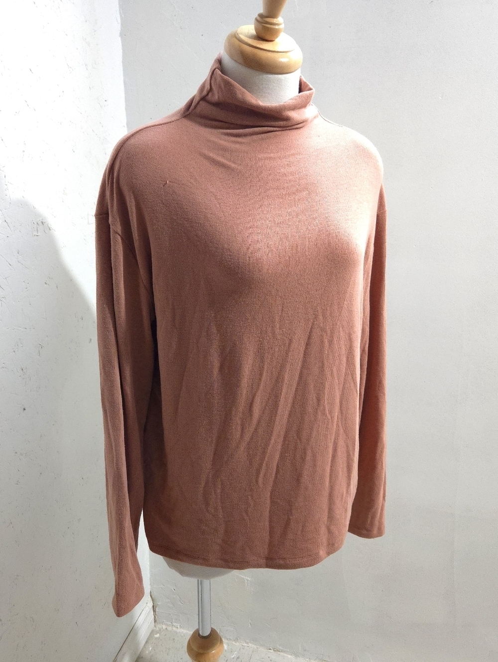 Wilfred Free | Ribbed Turtleneck Top Clay Brown